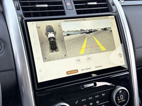 Used 2025 Land Rover Discovery S AWD/4WD image 15