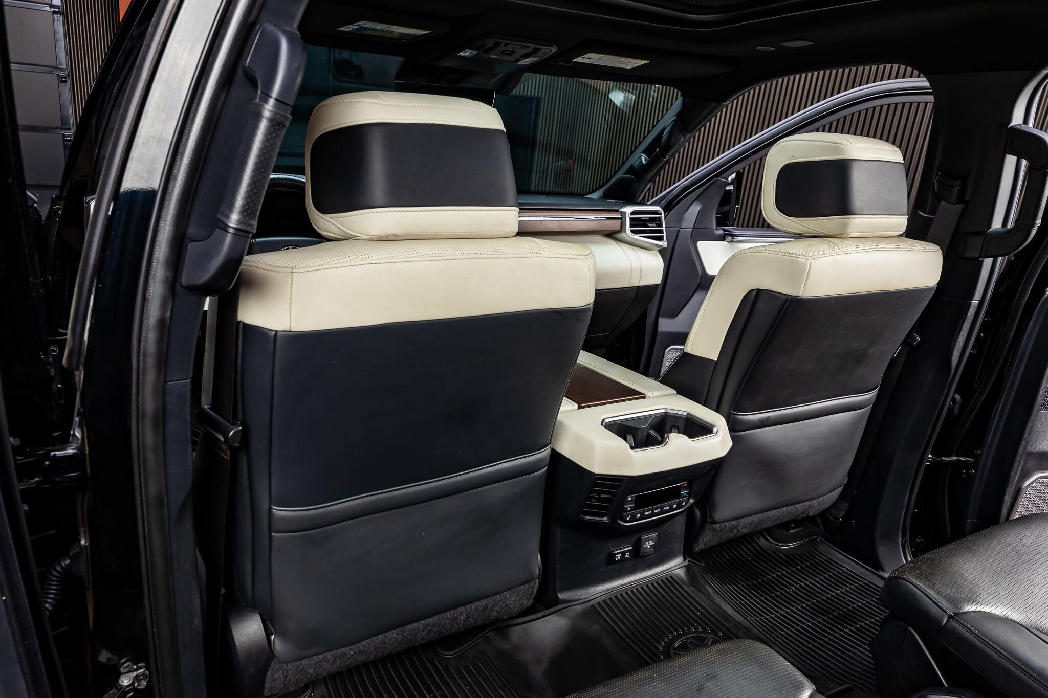 Used 2023 Toyota Sequoia Capstone AWD/4WD image 34