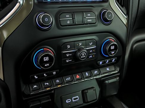 Used 2021 Chevrolet Silverado 1500 High Country AWD/4WD image 25