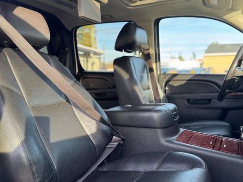 Used 2013 Chevrolet Avalanche LTZ image 8