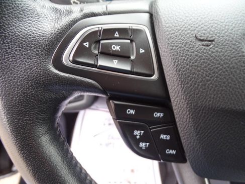 Used 2019 Ford Escape SEL image 16