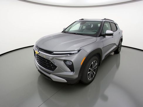 Used 2025 Chevrolet TrailBlazer LT image 3