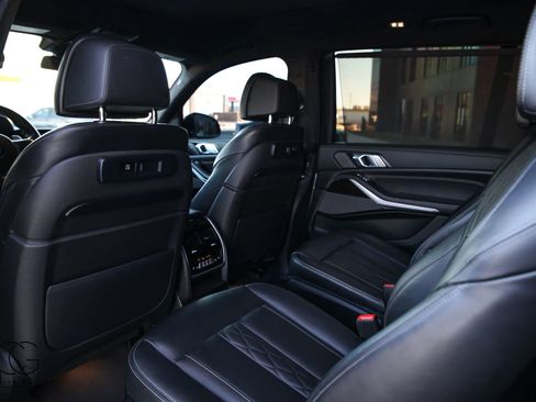 Used 2020 BMW X7 M50i w/ Dynamic Handling Package image 32