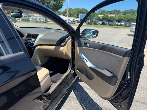 Used 2013 Hyundai Accent GLS w/ Premium Pkg FWD image 18