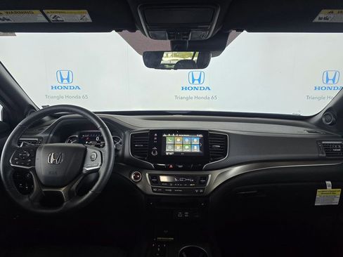 Used 2025 Honda Passport EX-L image 6