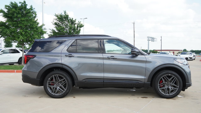 Used 2025 Ford Explorer ST-Line w/ ST-Line Street Pack AWD/4WD image 10