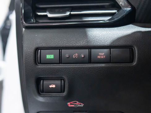 Used 2022 Nissan Sentra SR FWD image 34