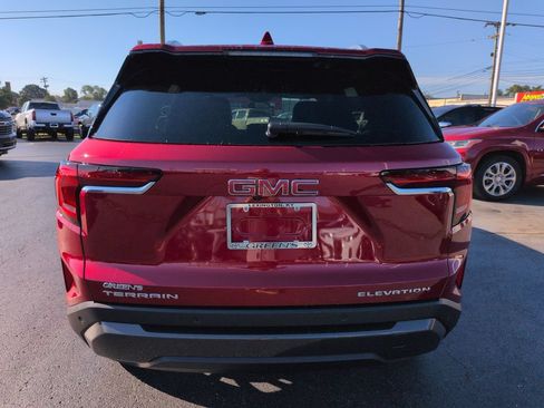 Used 2026 GMC Terrain Elevation w/ Elevation Premium Package FWD image 4