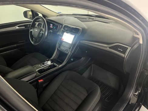 Used 2019 Ford Fusion SE FWD image 22
