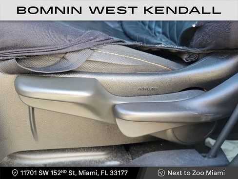 Used 2021 Chevrolet Traverse LS image 9