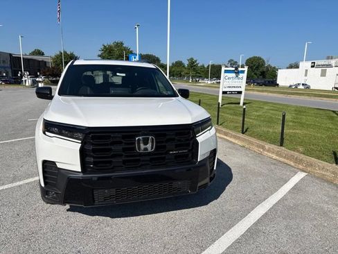 Used 2026 Honda Pilot Black Edition image 2