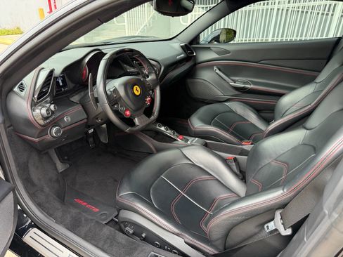 Used 2019 Ferrari 488 GTB RWD image 17
