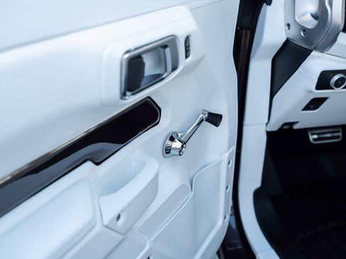 Used 2024 Ford Bronco Black Diamond image 17