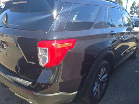 Used 2022 Ford Explorer XLT w/ Equipment Group 202A image 4