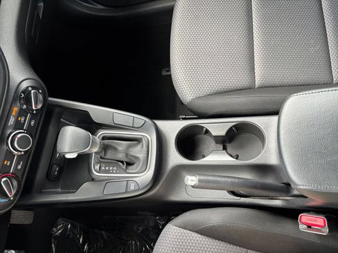 Used 2025 Kia Soul LX w/ LX Technology Package FWD image 39