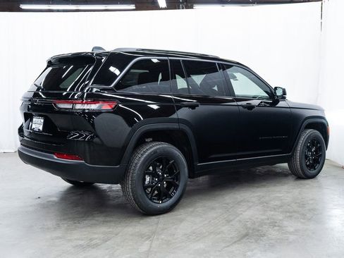 New 2026 Jeep Grand Cherokee 4WD image 6