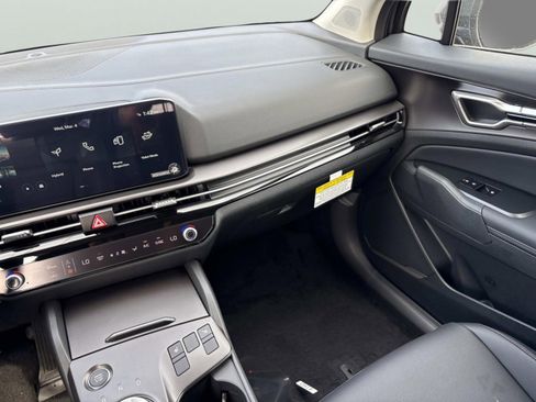 New 2026 Kia Sportage EX image 15