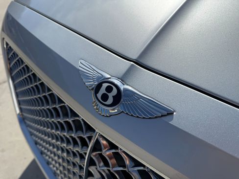 Used 2018 Bentley Bentayga image 39