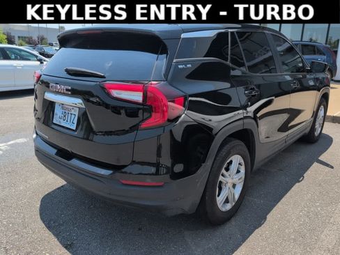 Used 2024 GMC Terrain SLE FWD image 4