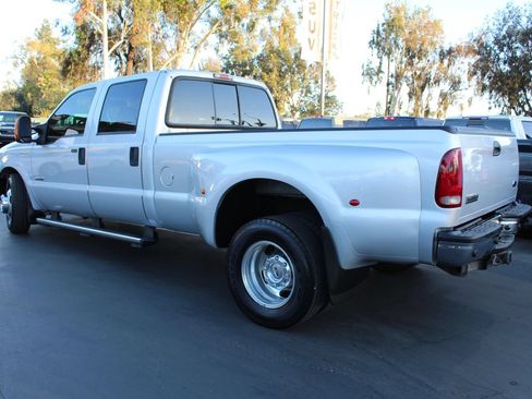 Used 2005 Ford F350 Lariat RWD image 3