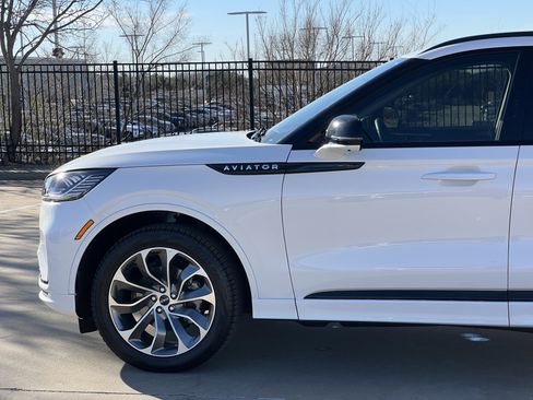 New 2026 Lincoln Aviator AWD image 5