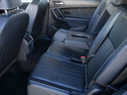 Used 2023 Volkswagen Tiguan SE w/ Panoramic Sunroof Package FWD image 13