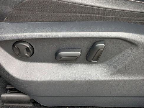 Used 2021 Volkswagen Tiguan SE image 23