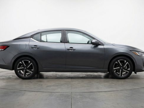 Used 2025 Nissan Sentra SV FWD image 11