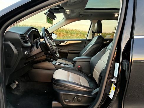 Used 2021 Ford Escape Titanium w/ Titanium Elite Package AWD/4WD image 9