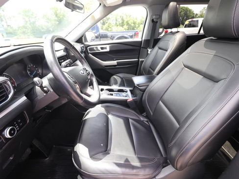 Certified 2023 Ford Explorer XLT w/ Equipment Group 202A AWD/4WD image 2
