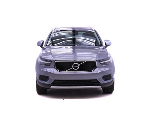 Used 2019 Volvo XC40 T5 Momentum image 2