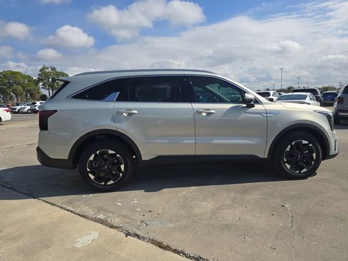 New 2026 Kia Sorento S w/ S Panoramic Sunroof Package FWD image 9