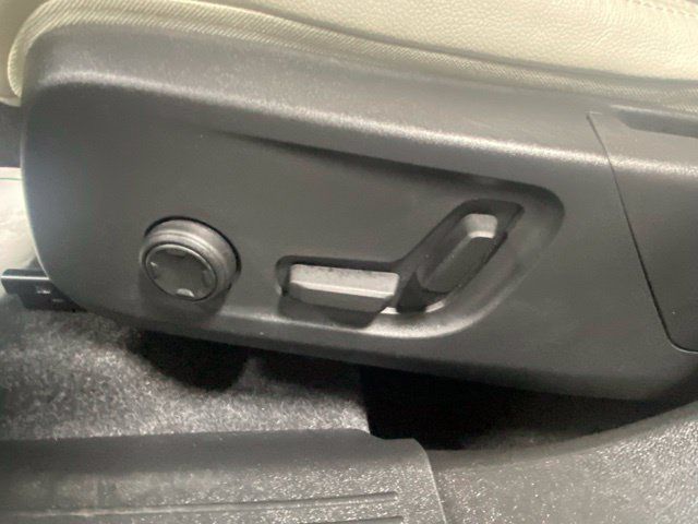 Certified 2026 Volvo XC40 B5 Plus AWD/4WD image 12