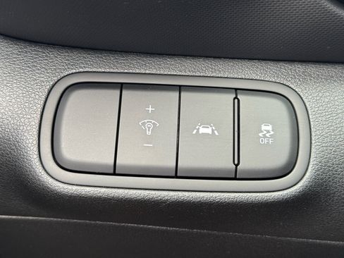 Used 2022 Hyundai Venue SEL w/ Cargo Package image 19