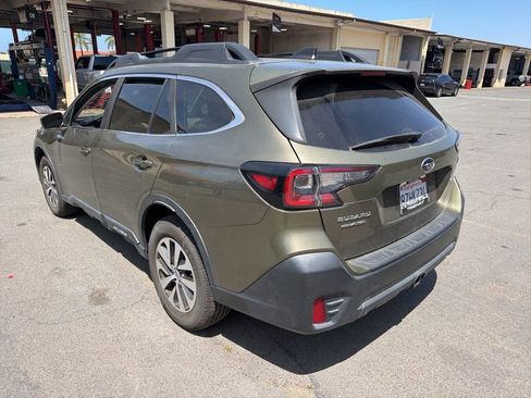 Used 2022 Subaru Outback Premium AWD/4WD image 4