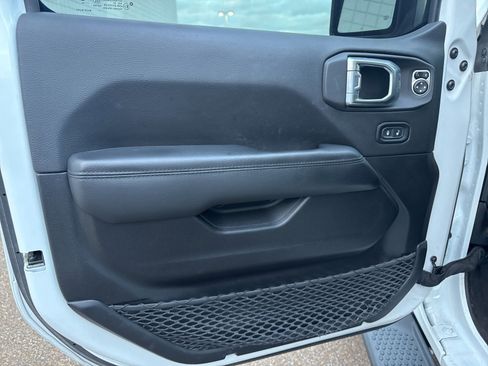 Used 2023 Jeep Wrangler Unlimited Sahara image 20