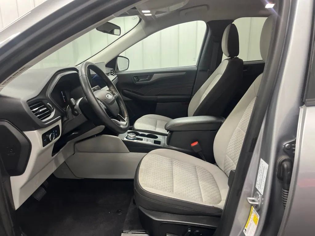 Used 2023 Ford Escape Active w/ Tech Pack #1 AWD/4WD image 19