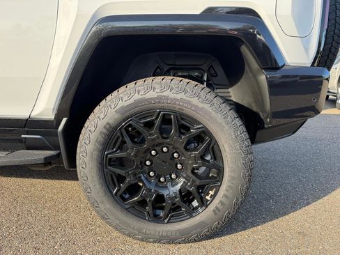 New 2025 GMC Hummer EV 2X image 9