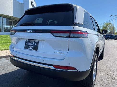 Used 2023 Jeep Grand Cherokee Laredo w/ Luxury Tech Group I AWD/4WD image 61