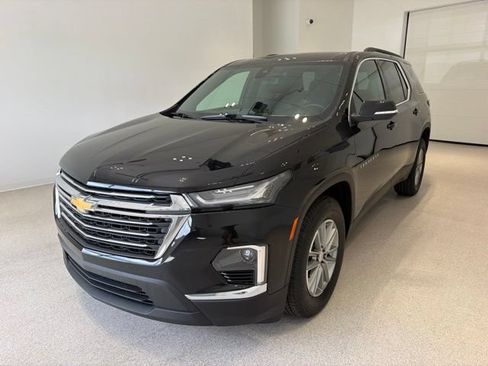 Used 2023 Chevrolet Traverse LT FWD image 3