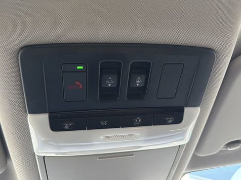 Used 2024 Nissan Rogue SV w/ SV Premium Package image 15