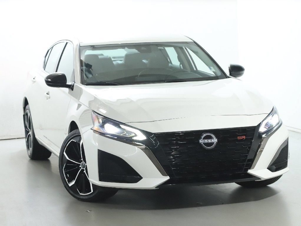 Certified 2025 Nissan Altima 2.5 SR AWD/4WD image 2