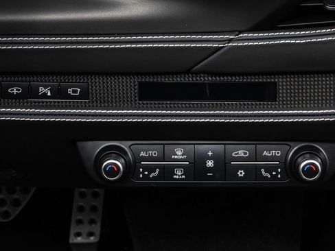 Used 2022 Ferrari F8 Tributo image 33