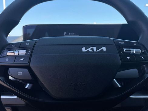 Used 2025 Kia K4 FWD image 29