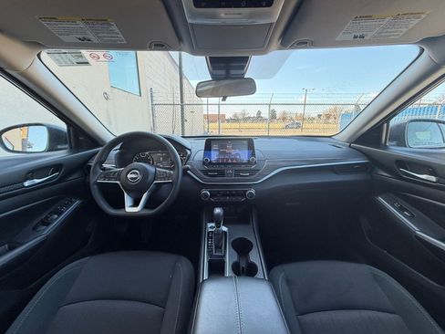 Used 2025 Nissan Altima 2.5 SV image 31
