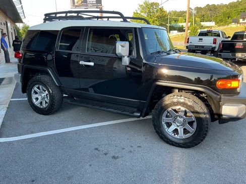 Used 2014 Toyota FJ Cruiser 4WD w/ Upgrade Package image 11