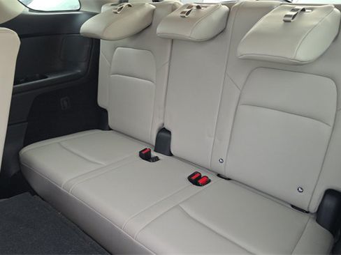 Used 2024 Nissan Pathfinder SL w/ Black Appearance Package AWD/4WD image 17