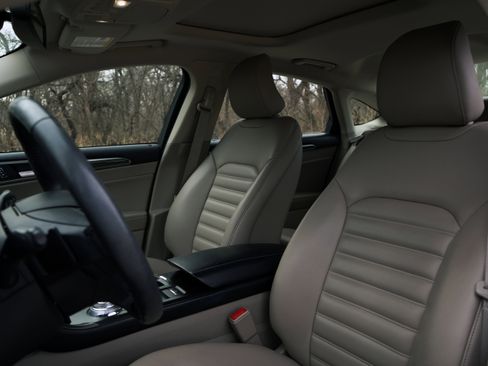 Used 2019 Ford Fusion SEL image 17