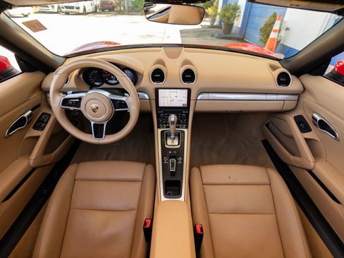 Used 2017 Porsche 718 Boxster RWD image 2