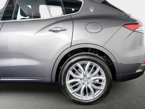 Used 2022 Maserati Levante GT AWD/4WD image 9